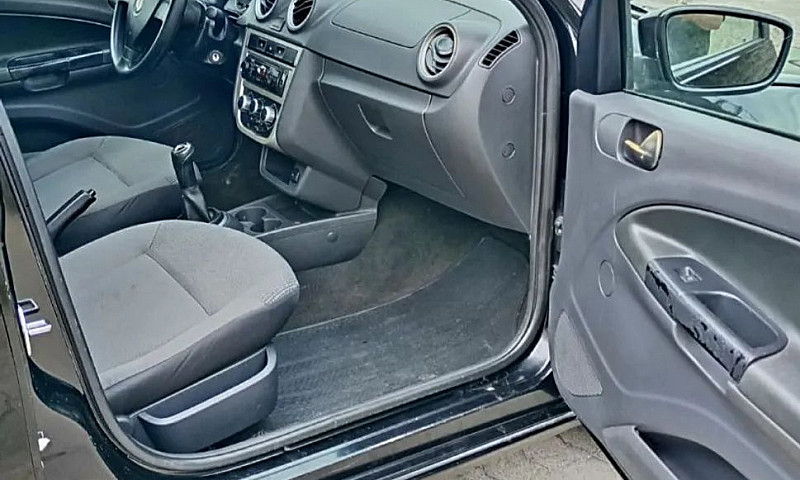 Volkswagen Voyage 1....