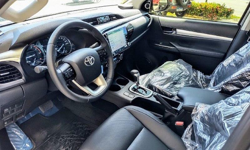 Toyota Hilux Srx 2.8...