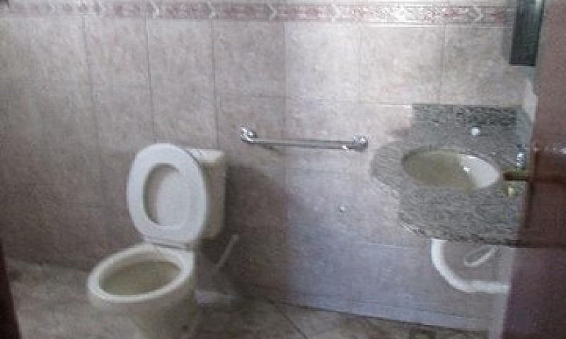 Casa Com 2 Quarto(S)...