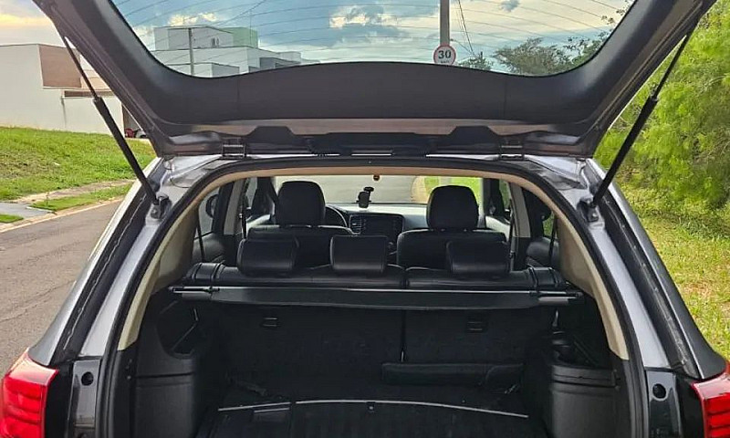 Mitsubishi Outlander...