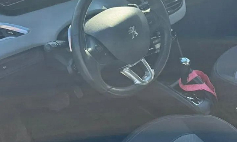 Peugeot 208 Allure 1...