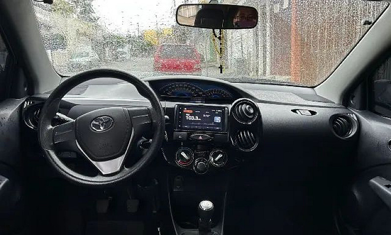 Toyota Etios X 1.3 F...