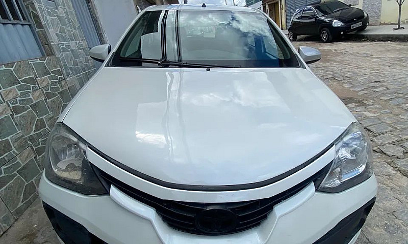 Toyota Etios X 1.3 F...
