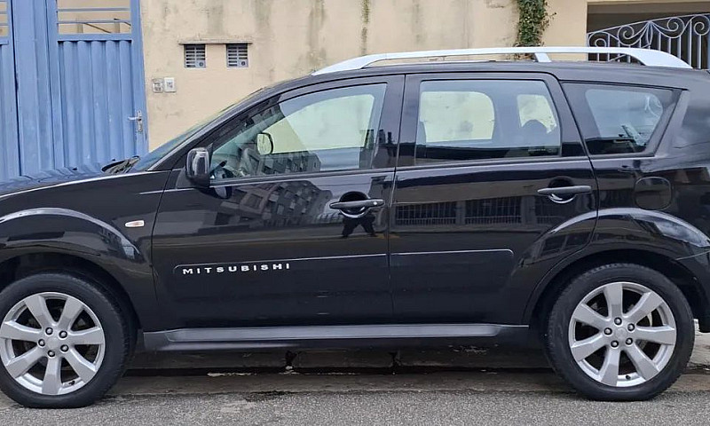 Mitsubishi Outlander...