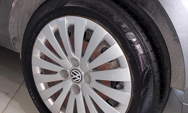 Volkswagen Voyage 1....