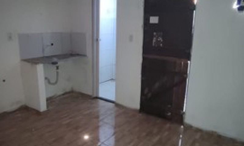 Aluga-Se Casa...
