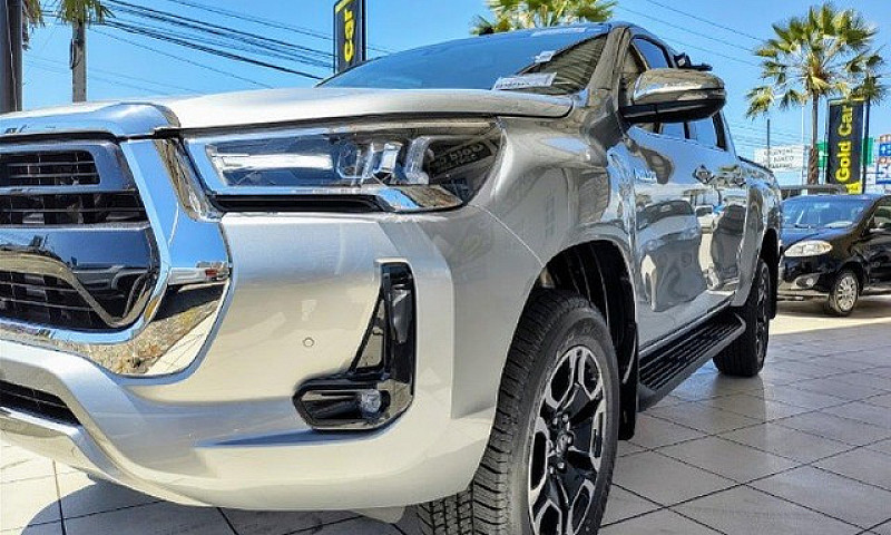 Toyota Hilux Srx 2.8...