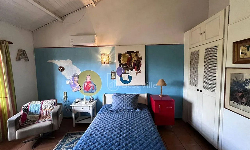 Casa À Venda Com 250...