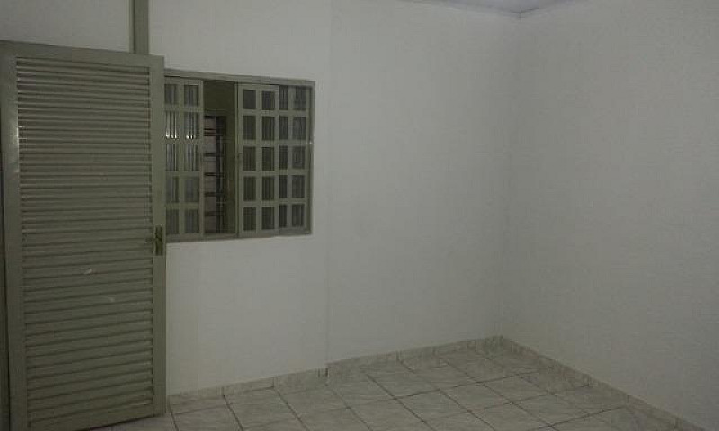 Aluga-Se Casa De 2 Q...