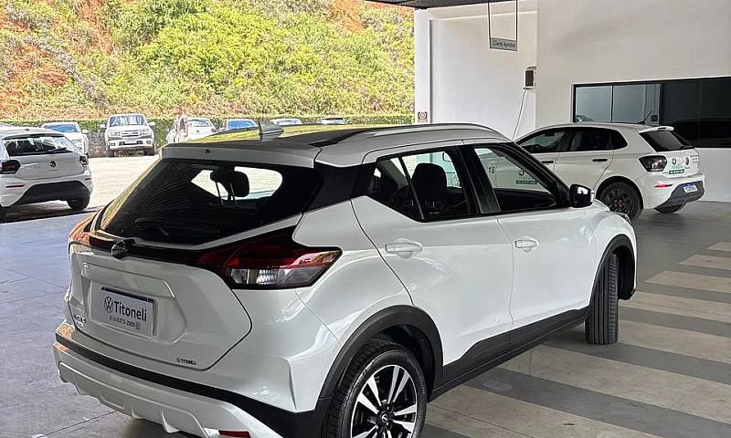 Nissan Kicks Play Se...