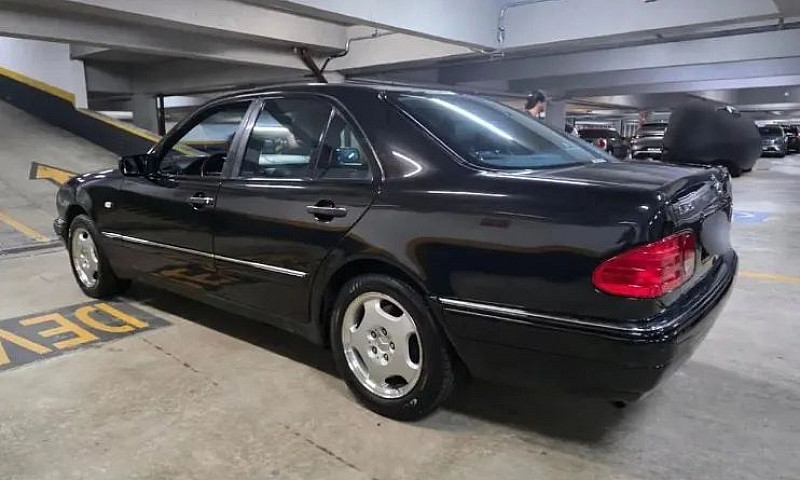 Mercedes-Benz E-320 ...