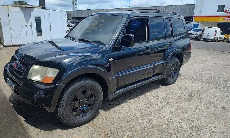 Mitsubishi Pajero Fu...