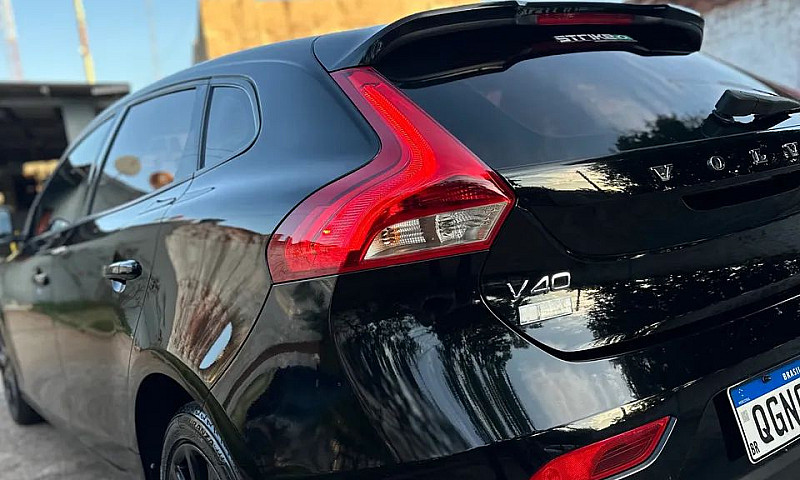 Volvo V40 T-3 Kineti...