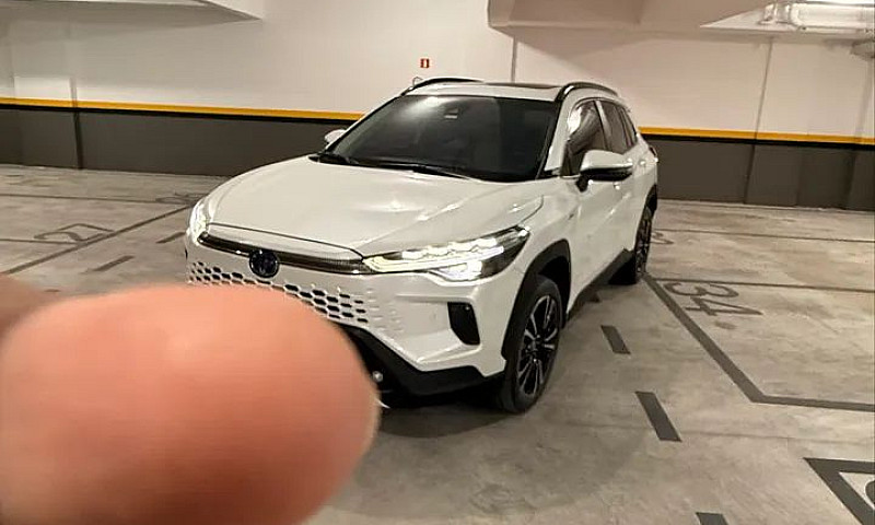 Toyota Corolla Cross...