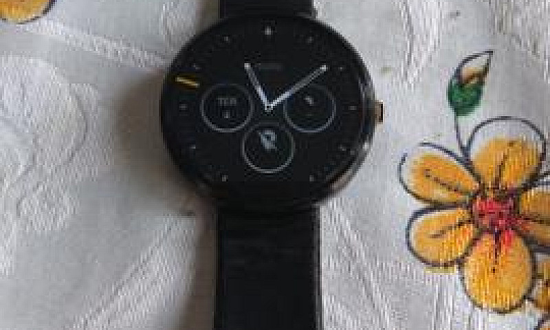 Smartwatch Moto 360...