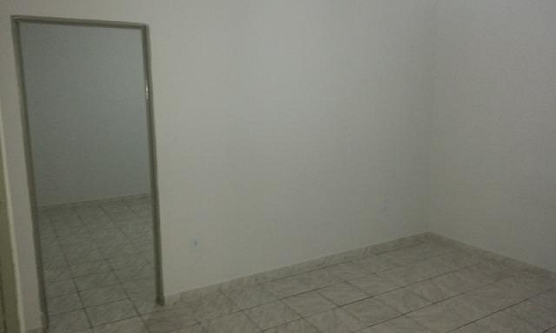 Aluga-Se Casa De 2 Q...