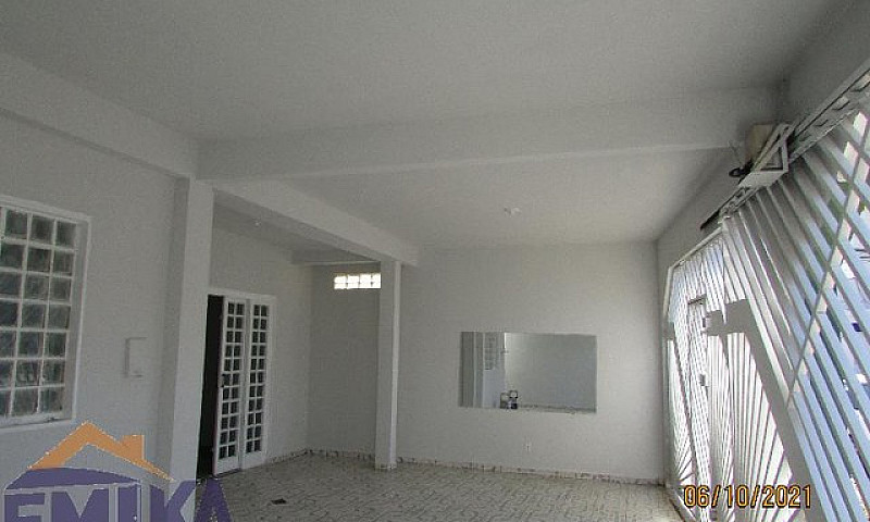 Casa Com 2 Quarto(S)...
