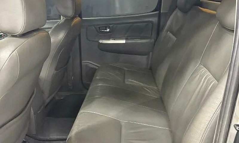 Toyota Hilux Srv 201...