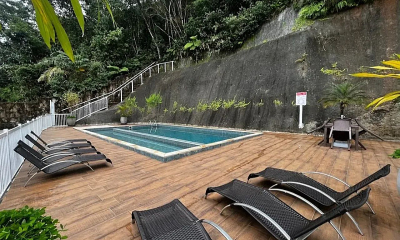 Casa De Condomínio P...