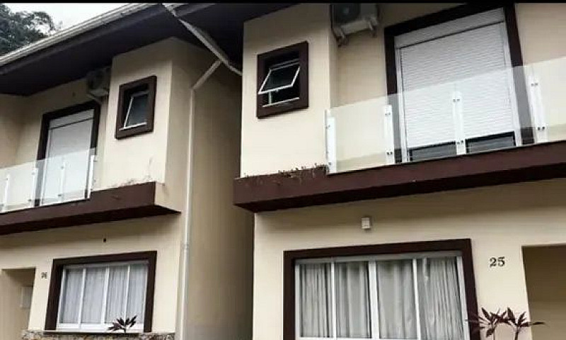 Casa De Condomínio P...
