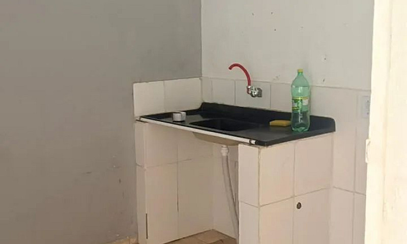 Alugo Casa Nos Fundo...