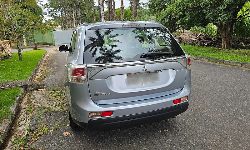 Mitsubishi Outlander...