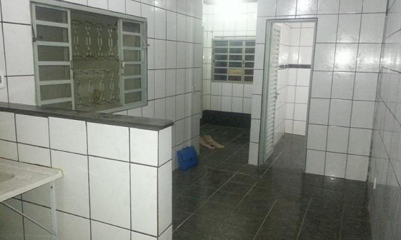 Aluga-Se Casa De 2 Q...