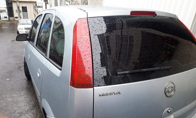 Vendo Uma Meriva 200...