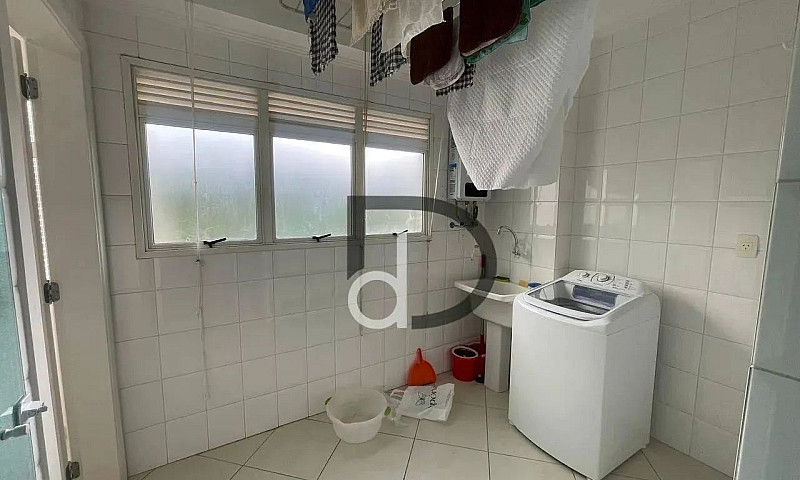 ?? Condomínio Com La...