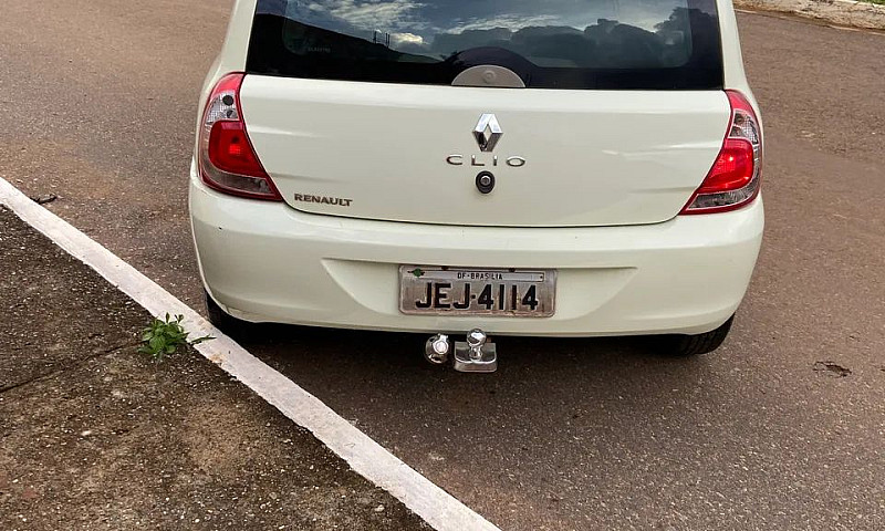 Renault Clio Authent...
