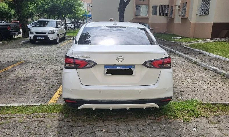 Nissan Versa Advance...