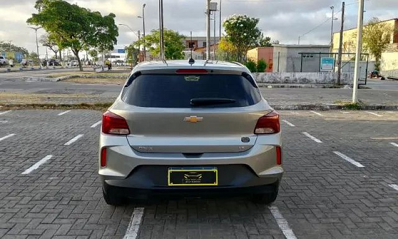 Chevrolet Onix Hatch...