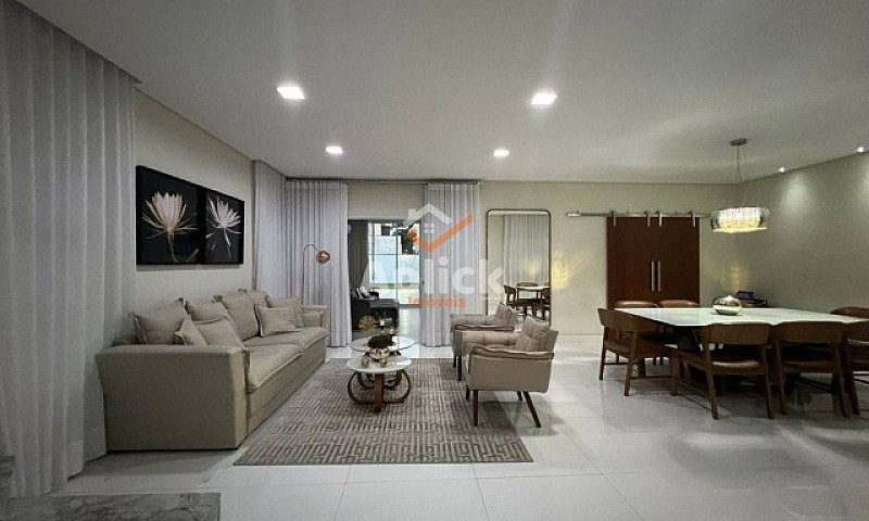 Casa Com 4 Dormitóri...