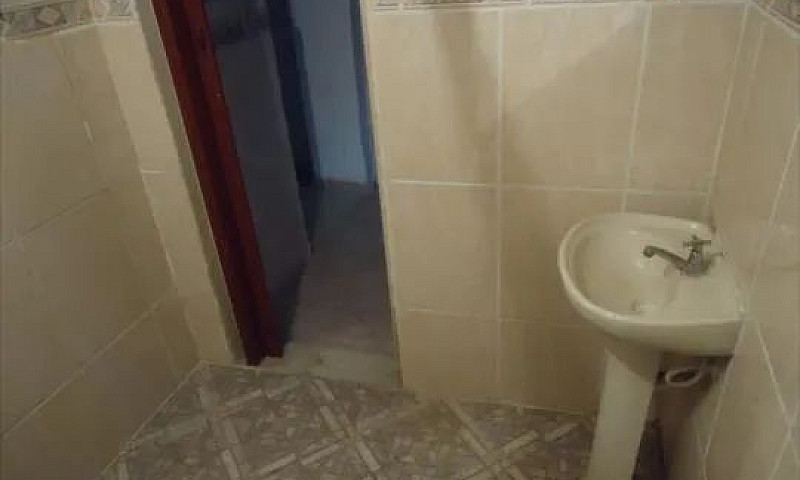 Aluga-Se Casa Tipo A...