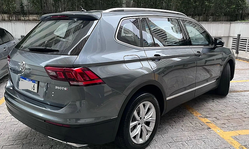 Volkswagen Tiguan Al...