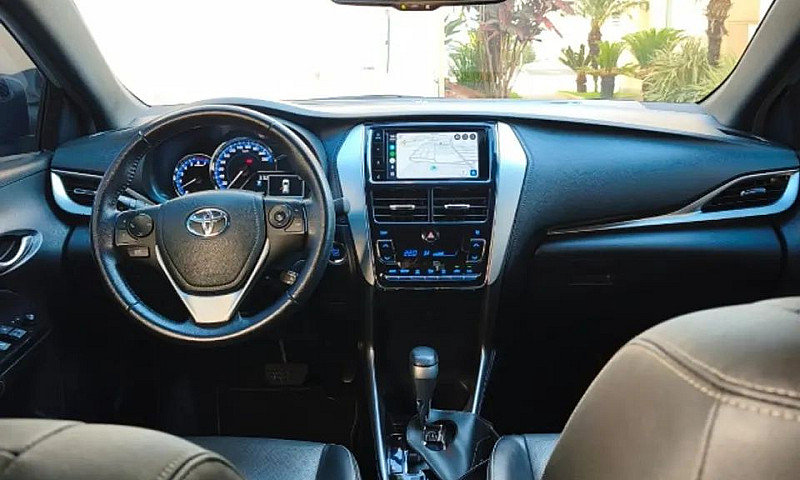 Toyota Yaris Xls Con...