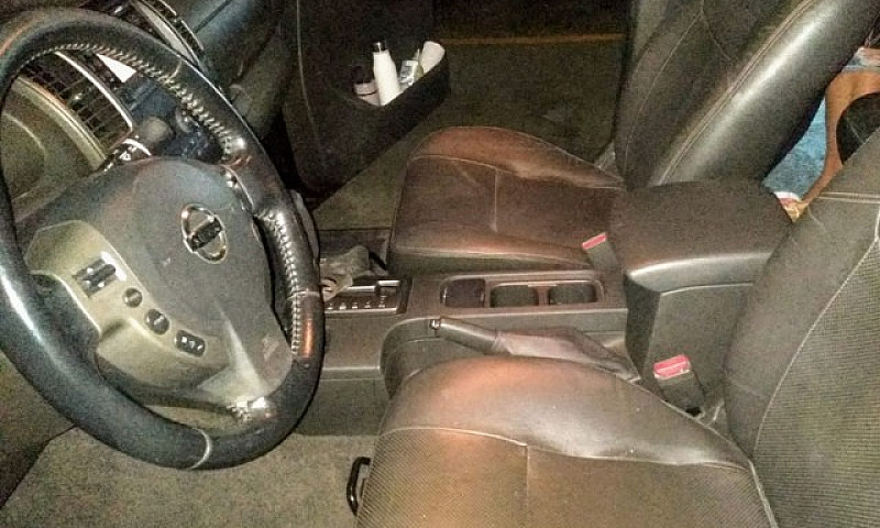  Nissan Fronteira 2....
