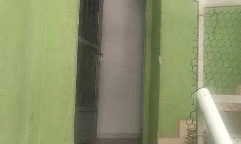 Casa Com Um Quarto E...