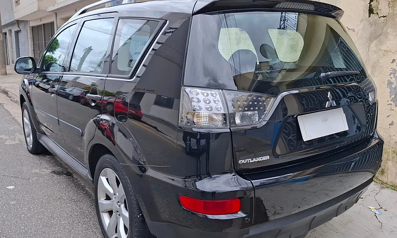Mitsubishi Outlander...
