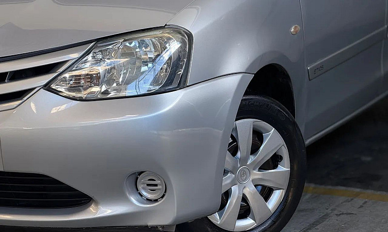 Toyota Etios X 1.3 F...