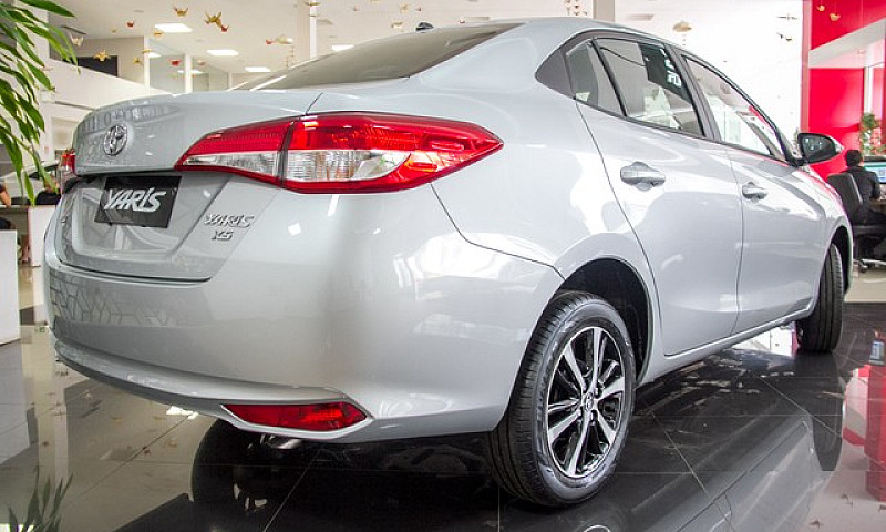 Toyota Yaris Sedan 1...