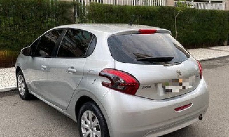 Peugeot 208 1.2 2018...