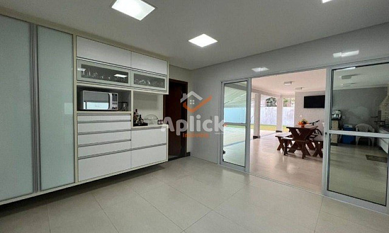 Casa Com 4 Dormitóri...