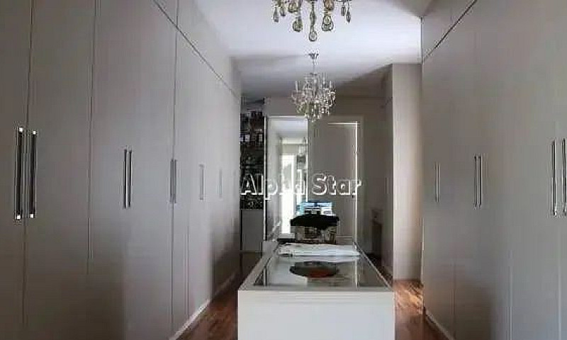 Casa Com 5 Dormitóri...