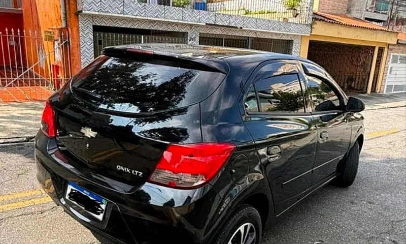 Chevrolet Onix Hatch...