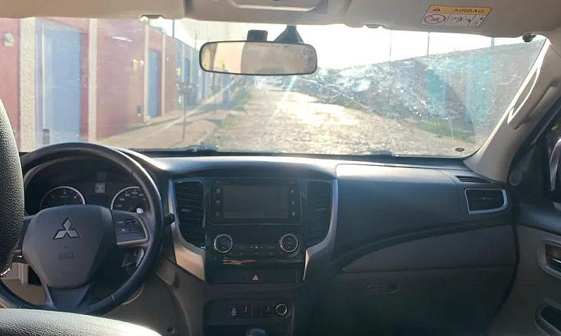 Mitsubishi L200 Trit...