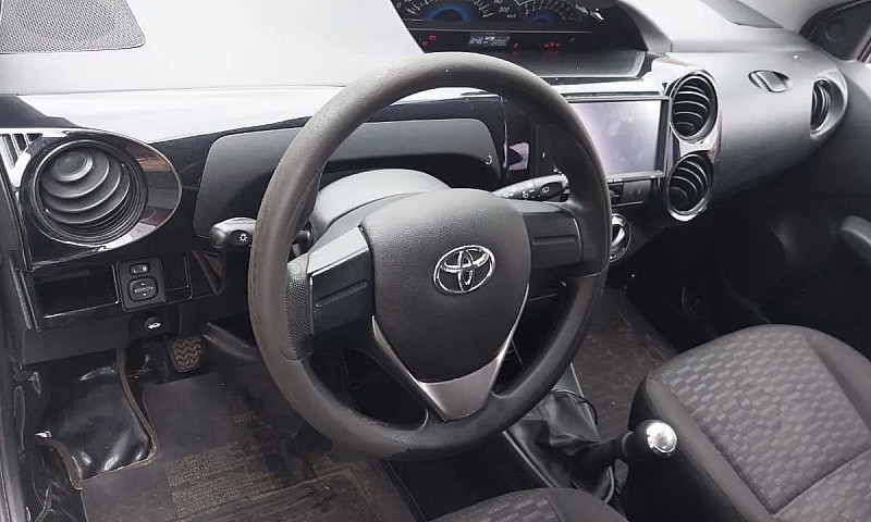 Toyota Etios X 1.3 F...