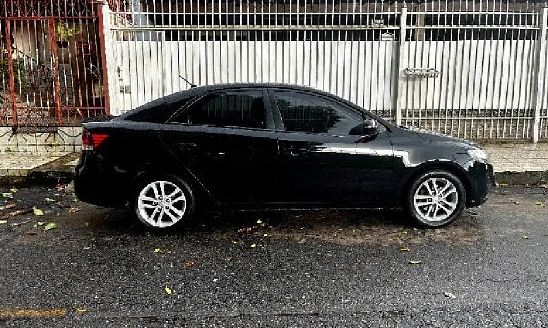 Kia Motors Cerato 1....