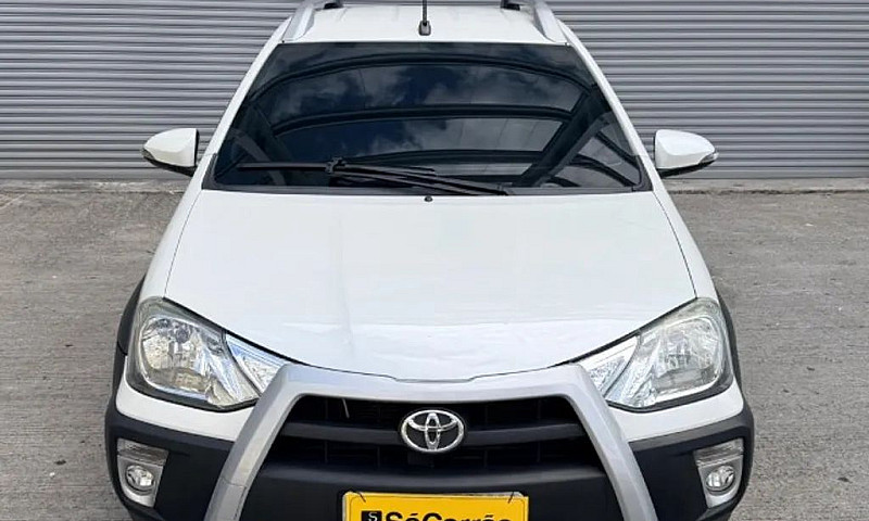 Toyota Etios Cross 1...