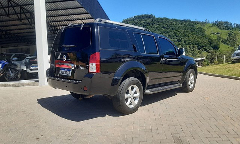 Nissan Pathfinder Se...